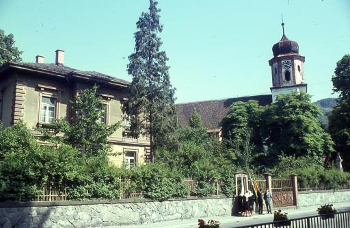 Pfarrhaus mit Kirche anno 1966